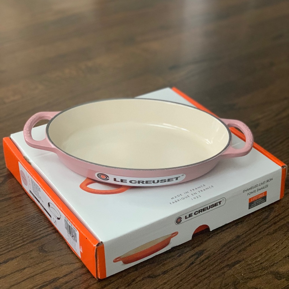 New Le Creuset Oval Baker Cast Iron in Sugar Pink